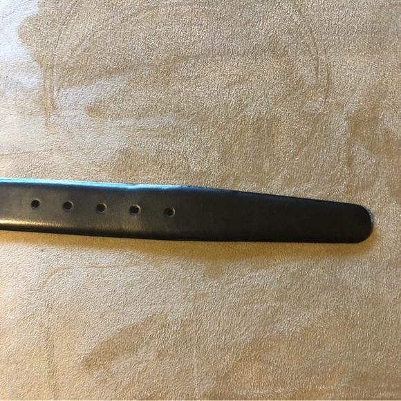 Trafalgar Black Leather Belt NWOT with Gold To e Buckle in Size 34 - Picture 6 of 8